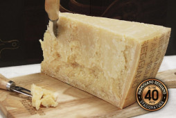 Parmigiano Reggiano - Stagionatura 40 MESI - Pezzatura da 1 Kg Parmigiano Reggiano - Stagionatura 40 MESI - Pezzatura da 1 Kg