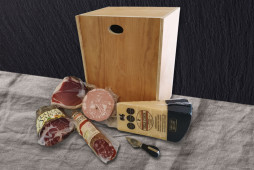 COMPOSIZIONE EMILIA con Parmigiano Reggiano - Stagionatura 24 MESI - 1kg COMPOSIZIONE EMILIA con Parmigiano Reggiano - Stagionatura 24 MESI - 1kg